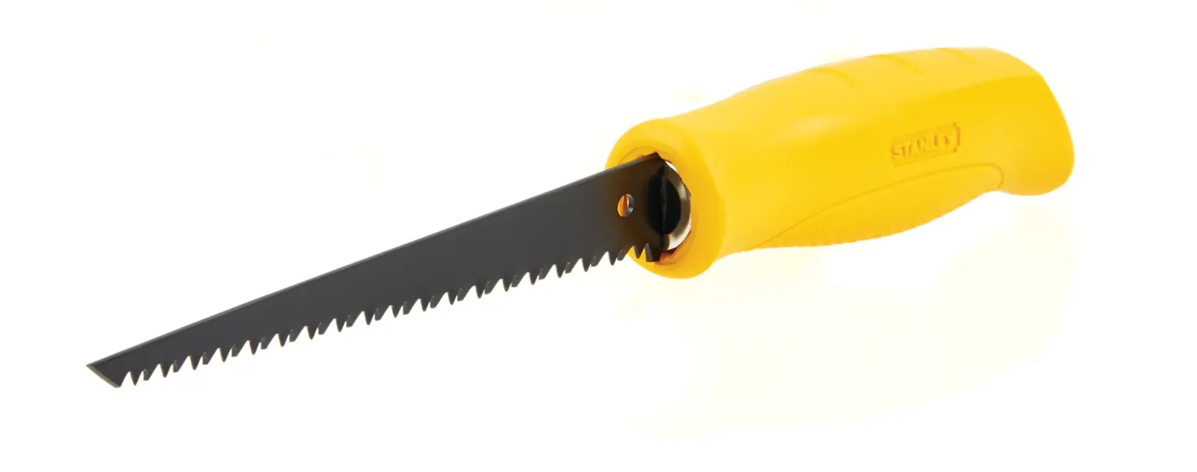 Serrote de ponta Stanley com cabo amarelo e lâmina preta, vista lateral em fundo branco