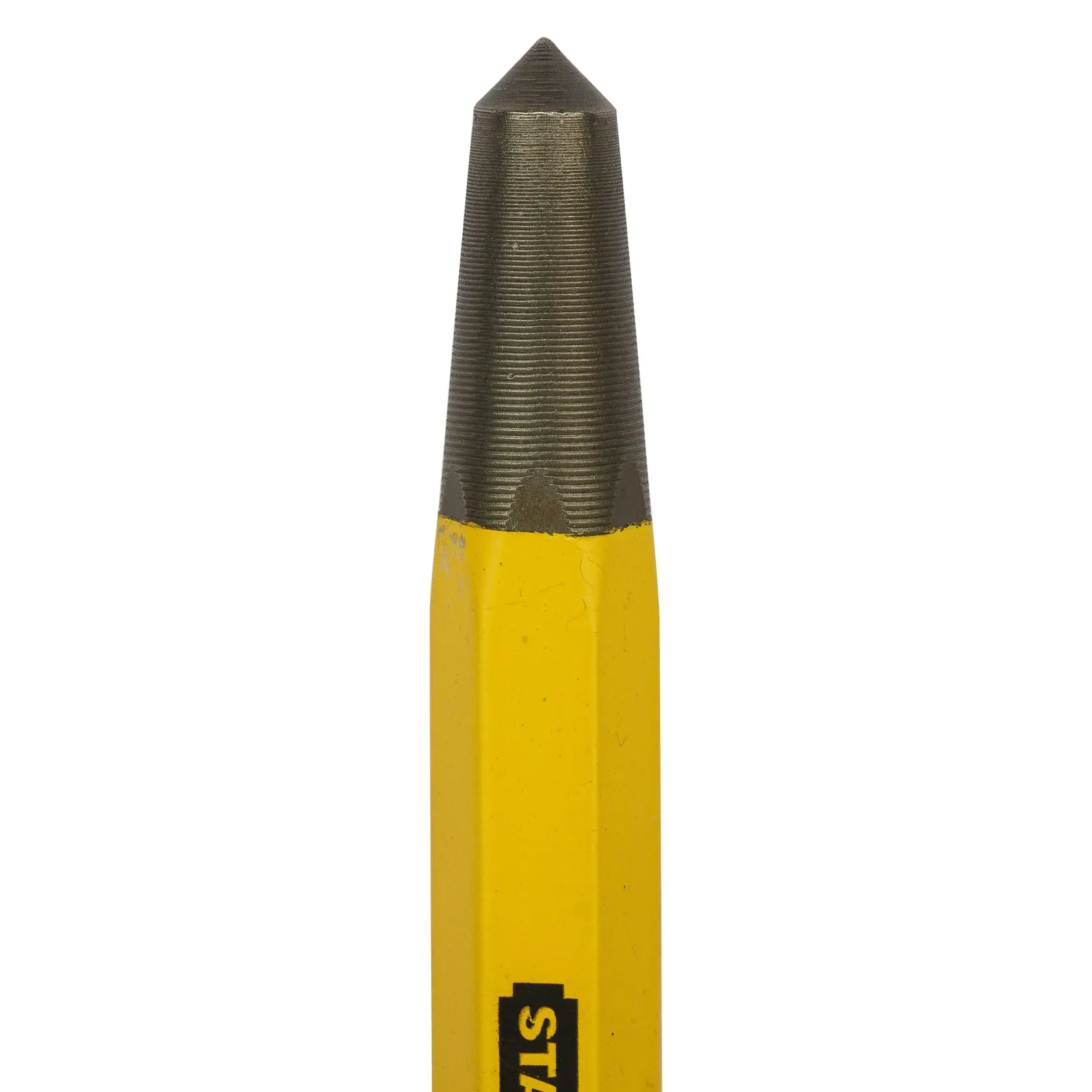 Imagen en primer plano de un punzón de centrado amarillo de la marca Stanley con punta metálica.